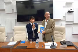 阮富仲总书记的《社会主义和越南走向社会主义道路的理论与实践若干问题》图书推介会在古巴举行