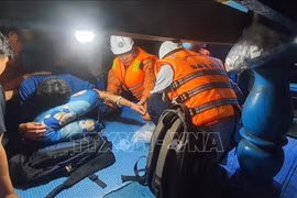 及时营救海上遇险船员