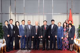 越南国会主席王廷惠会见中国企业领导