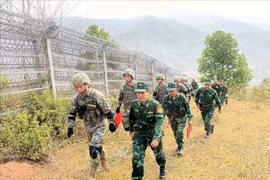 越中开展边境巡逻踏查活动
