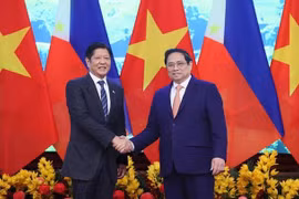 越南政府总理范明政会见菲律宾总统费迪南德·罗慕尔德兹·马科斯