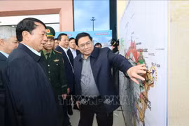 政府总理范明政到茶岭国际口岸进行实地考察