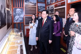 越南国会主席王廷惠走访位于昆明市的胡志明主席旧居