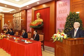 越共中央总书记阮富仲向党和国家领导、前领导人拜年 