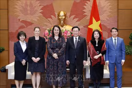 越南国会主席王廷惠会见新西兰大使特雷登·多布森