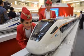 印尼推动与韩国和中国的铁路和航空合作