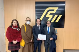 日本大地震：越南驻日本大版总领事馆向地震受灾者移交捐款