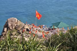 富安省举行新年升旗仪式并迎来首批入境游客