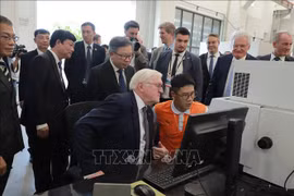 德国总统施泰因迈尔造访越德大学