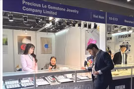  越南企业参加中国香港国际钻石、宝石及珍珠展
