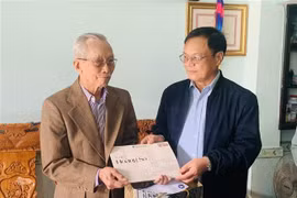 岘港市黄沙县领导走访慰问黄沙证人