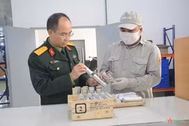 加快新武器研制计划实施进度