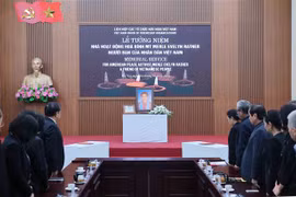 和平活动家梅尔·拉特纳悼念仪式在河内举行