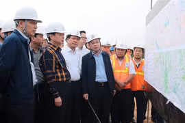 政府副总理陈红河：推进高度公路、输电线路等项目如期完成