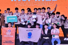 越南岘港学生获得在美国举行的FIRST机器人大赛参赛资格