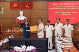 越南国家和国会领导开展春节前走访慰问活动