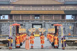 2024年顺化节公布仪式暨阮朝新日历发布仪式再现活动在承天顺化省举行