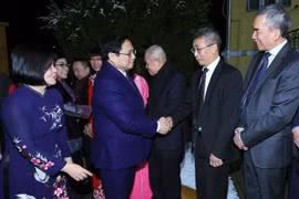越南政府总理范明政会见旅居匈牙利越南人代表