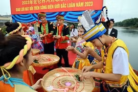 越南芒街与中国东兴的传统友好关系持续发展