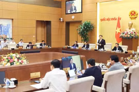 国会常委会召开法律专题会议