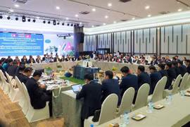 促进越老泰三国共用8号和12号公路的9省之间的全面合作