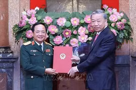 国家主席任命郑文决上将为越南人民军总政治局主任。图自越通社