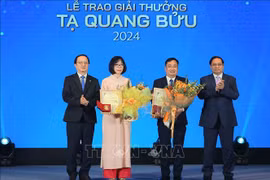 阮氏金清博士荣获2024年度谢光宝奖 。图自越通社