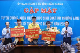 北江省人民委员会举行2024年国际奥林匹克竞赛获奖学生表彰大会。图自越通社