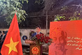 越南驻伊朗大使梁国辉在庆祝活动上发表讲话。图自越通社