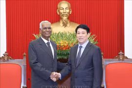 越共中央书记处常务书记梁强会见印度共产党总书记多莱萨米·拉贾。图自越通社