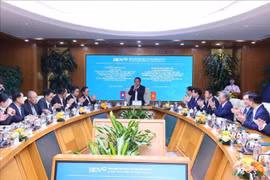 老挝人民革命党中央检查委员会高级代表团造访越南投资发展股份商业银行。图自越通社