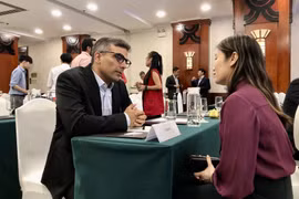 参加“越南和印度企业与投资对接活动”的代表。图自越通社