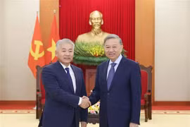 越共中央总书记苏林和蒙古食品、农业和轻工业部长、越南-蒙古政府间联合委员会蒙方主席扎丹巴·恩赫巴亚尔。图自越通社