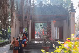 西镇祠是升龙城西部的一座神圣之祠。图自越通社