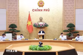 越南政府总理范明政8月5日在2024年7月政府例行会议上发表讲话。图自越通社