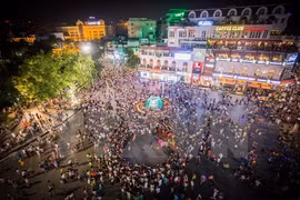 还剑湖步行街。图自《越南之声》