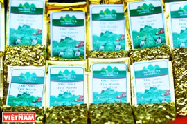 巴为县巴寨乡茶农阮文黄的巴寨牌绿茶。
