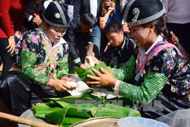 在文化节举行的打糍粑比赛。（图片来源：越通社）