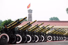 9月2日，秋高气爽，太阳明媚，清风微微的吹起，礼炮队整齐等待。（图片来源：越南快讯网）