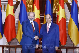 亚美尼亚总理帕希尼扬对越南进行正式访问 (组图）