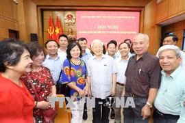越共中央总书记阮富仲在河内市开展接待选民活动