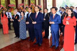 越南国家主席陈大光出席孙德胜主席诞辰130周年纪念典礼（组图）