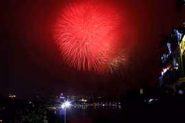 烟花璀璨全国各地喜迎新年