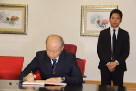 越南驻外代表处为陈大光同志逝世举行吊唁仪式并设置吊唁簿（组图）