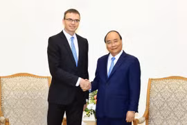 越南政府总理阮春福会见爱沙尼亚外长