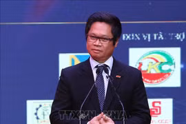日本外务大臣向武进禄先生授予奖状