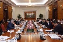 越共中央经济部部长会见越南欧洲商会制药协会区域高级代表团