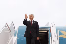 阮富仲总书记抵达首都金边波成东国际机场。