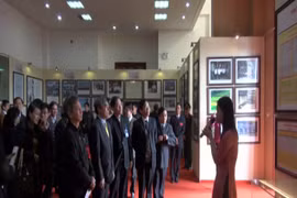 “黄沙与长沙归属越南：历史证据和法律依据”资料图片展