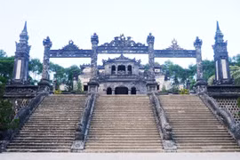顺化省启定皇陵